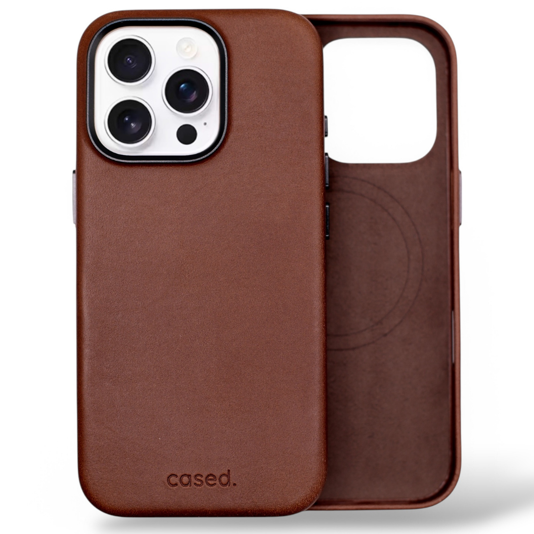 iPhone 16 Pro Case : Full Grain Rustic Oak